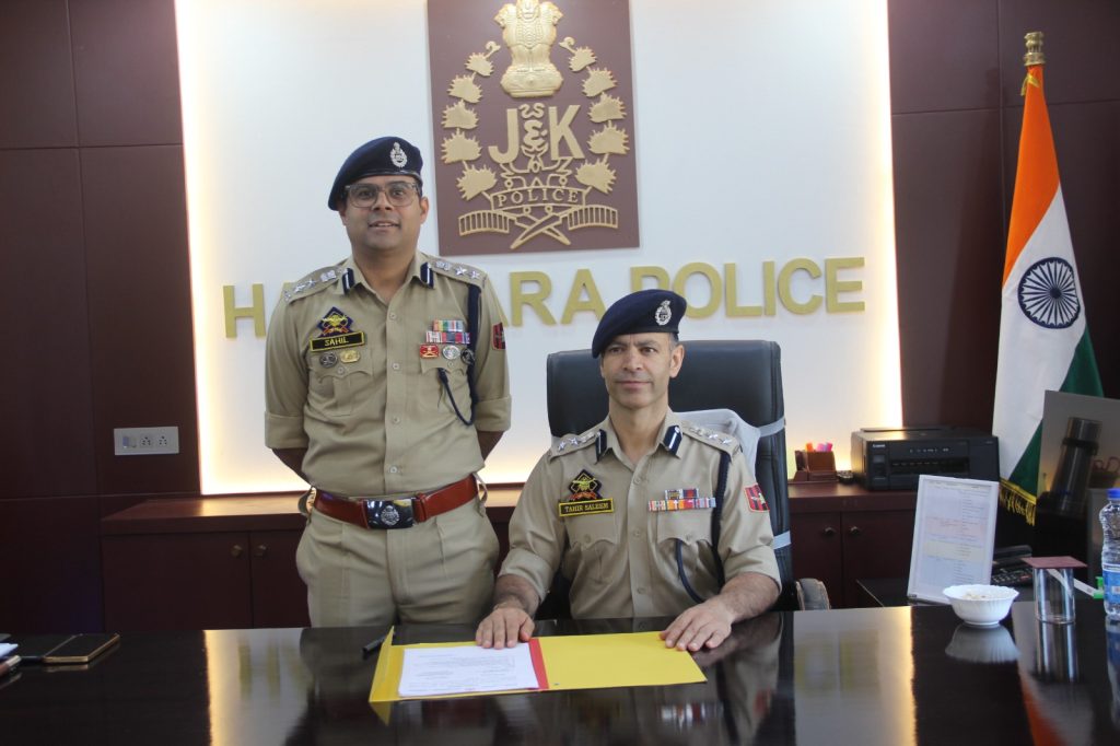 TAHIR SALEEM KHAN ASSUMES CHARGE AS SSP HANDWRA